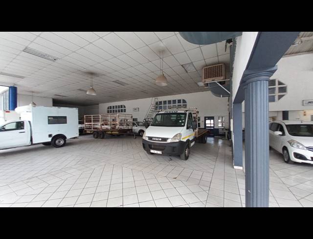 2,300M² SHOWROOM FOR SALE IN ANDERBOLT